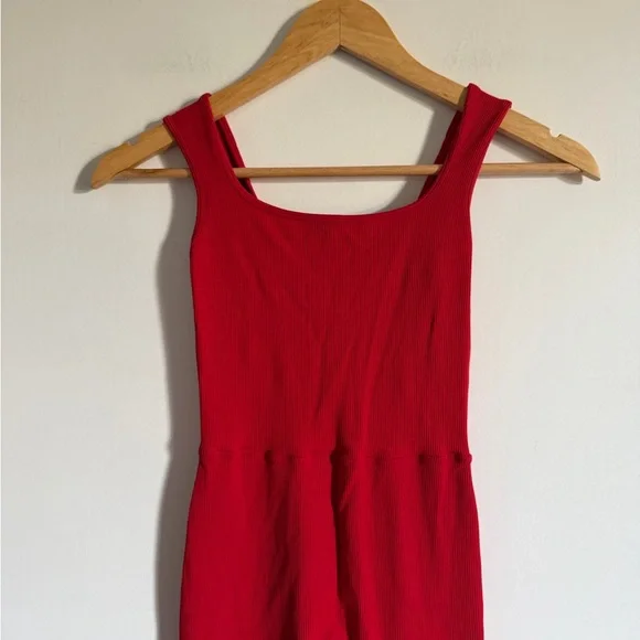 SET ACTIVE Red Seamless Ribbed Sleeveless Tank Flare Jumpsuit size Small EUC - Picture 5 of 8